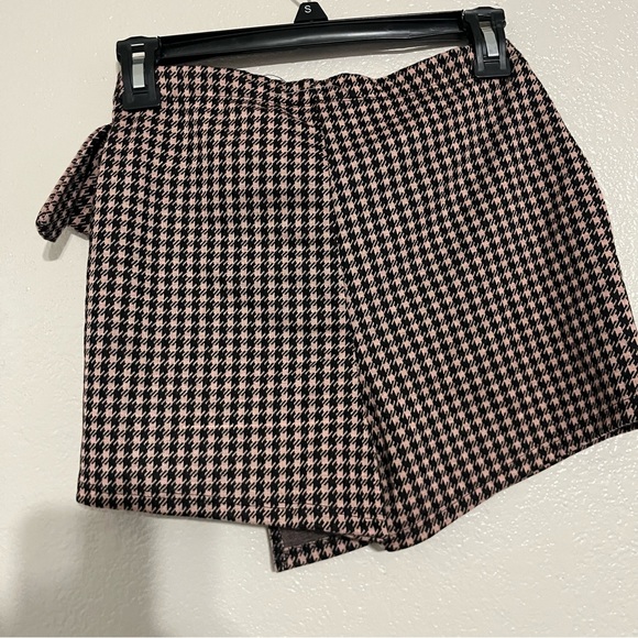 Haute Monde Brown and Pink Plaid Wrap Around Shorts Size Small - Picture 3 of 4